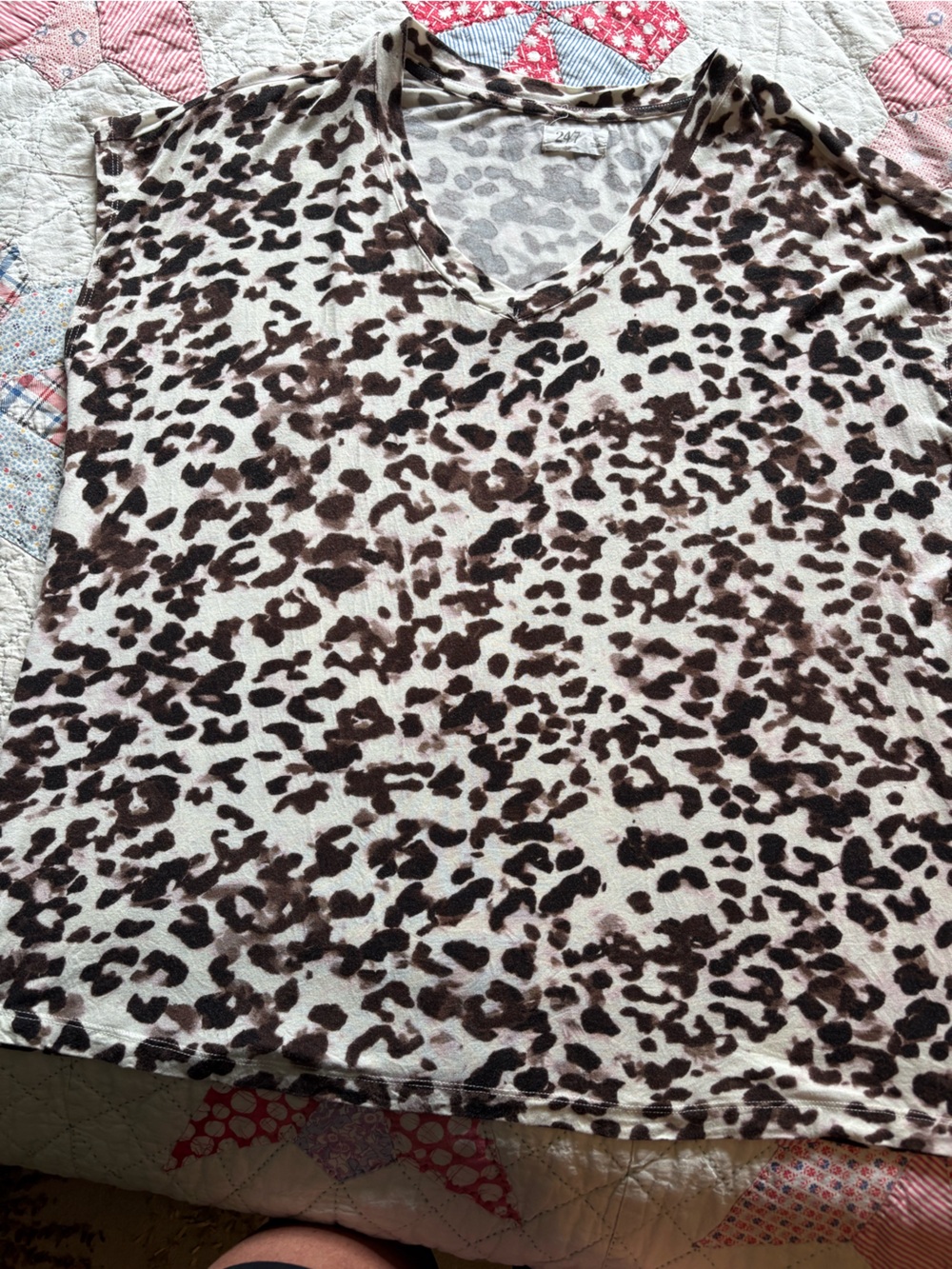 V-Neck Leopard Print Short Sleeve Tee in Brown/Cream